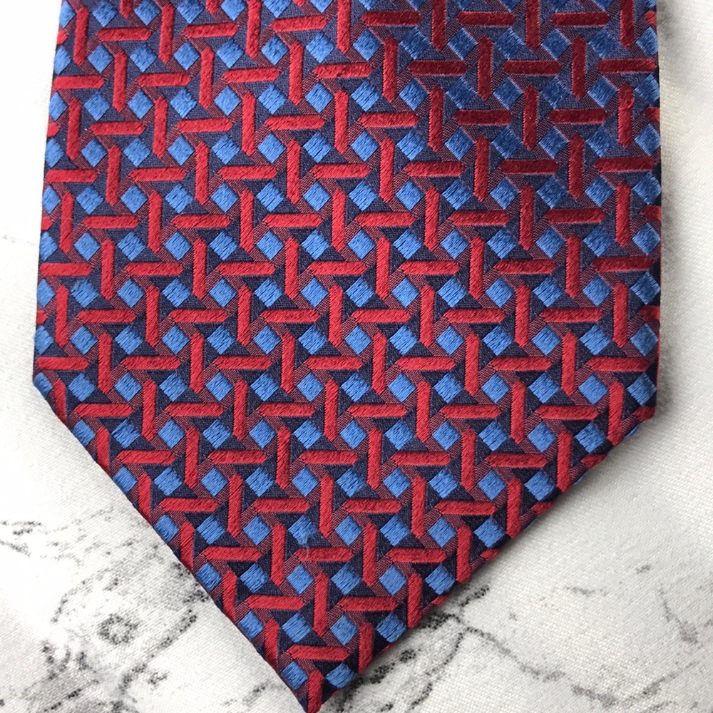 Van Heusen Tie Geo pattern